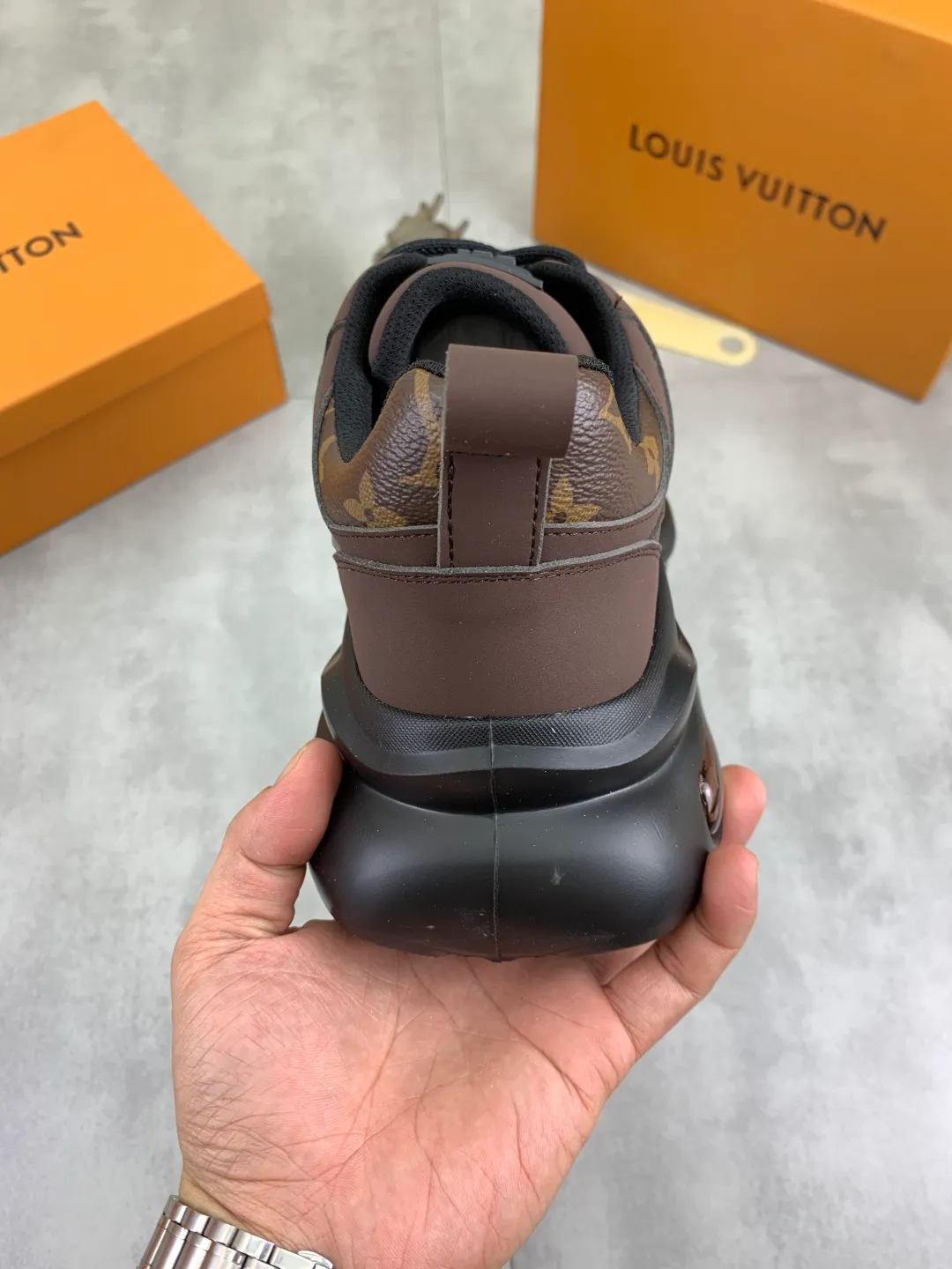 Men's men's shoes💰P440💰[New model]🆘[Louis Vuitton] LV official website latest model🎁casual and fashionable men's shoes👟hot style💥simple and elegant style, exclusive for trendy men. Unique official website latest brand elements👑original decoration, fashionable and generous, the fabric is made of original calfskin➕comfortable and breathable mesh lining➕pig skin lining ✅The official website specifies wear-resistant casual outsole, the classic model is taken in real life🎬Color: 5️⃣colors available😍Number of codes: 38-44 (45 46 customized)